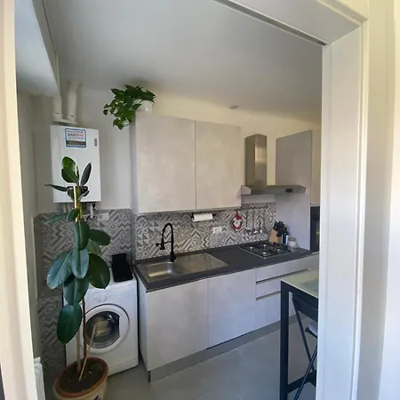 Renovated With Two Single Beds Lejlighed Milano