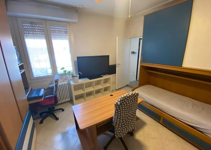 Renovated With Two Single Beds Apartment Milan