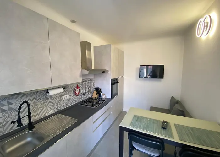 Apartment Renovated With Two Single Beds *