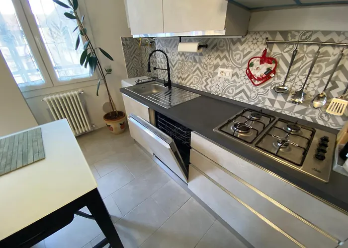 Renovated With Two Single Beds Apartment Milan